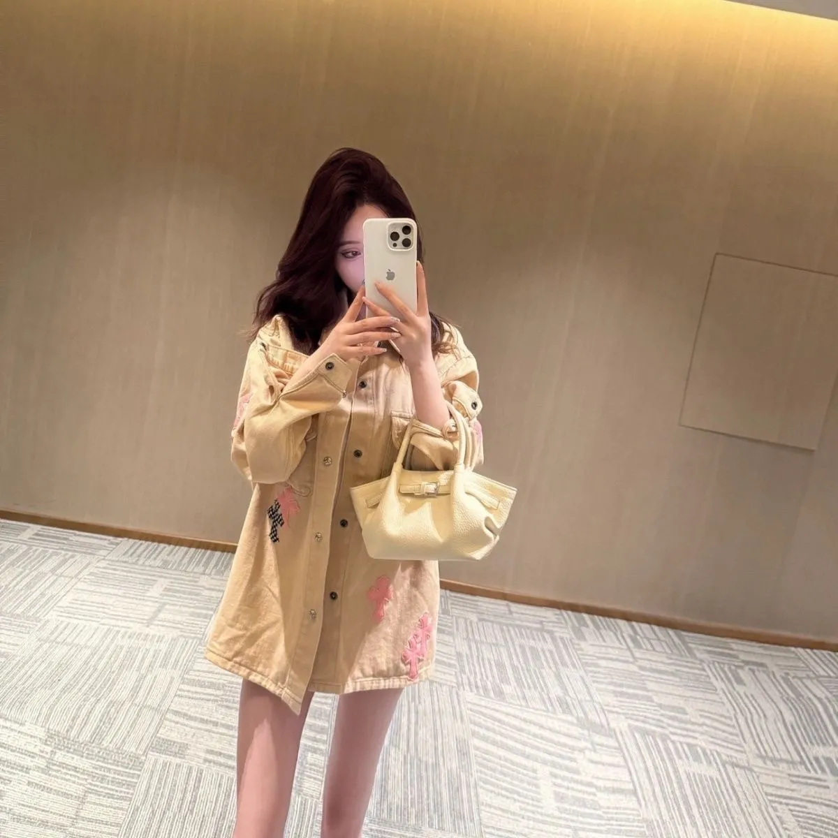 P270 💰 Chrome Hearts丨Chrome Hearts 25ss Cherry Blossom Pink Leather Jacket - WorkDog Pink Leather Jacket, a timeless workwear series. The fabric is made of custom-woven high-density canvas, which took more than two months. It was subsequently lightly coated to give the whole body a glossy look~ Zero color difference was achieved, and the texture details of the fabric were all in place! The crosses of the accessories are all genuine sheepskin, hand-stitched! The actual texture is better, the upper body is stiff, and it is OK for both men and women. Color: Khaki Size: S-M-L-X